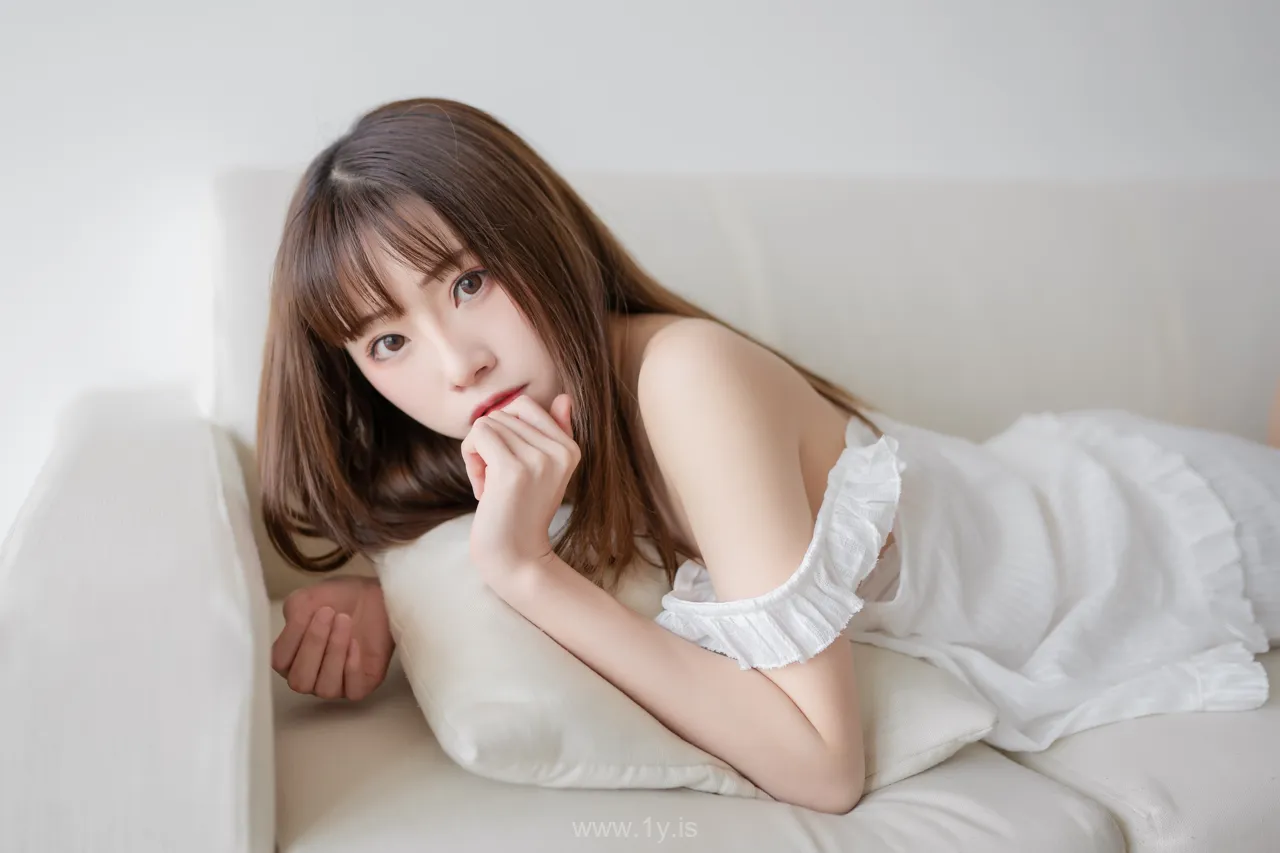 绮太郎 白色睡衣